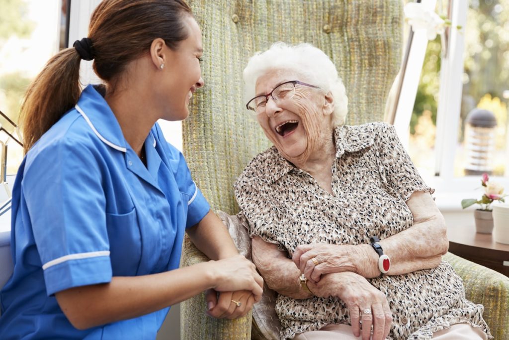 2 CÁCH ĐẾN CANADA NHANH VÀ AN TOÀN NHẤT 2 caregiver jun18