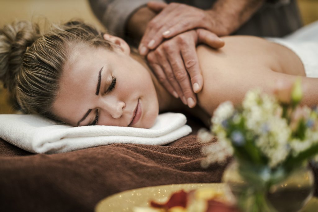 THỢ MASSAGE LÀM VIỆC TẠI LATVIA 1 HINH 1 1